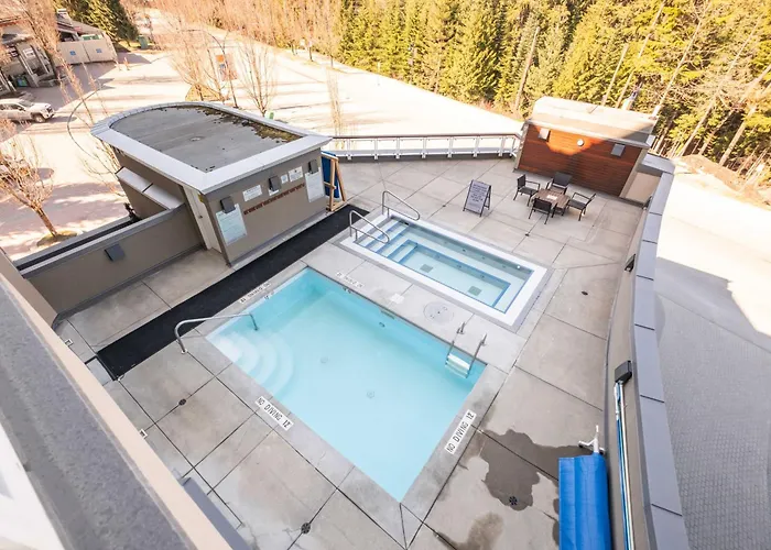 Le Chamois By Outpost Whistler